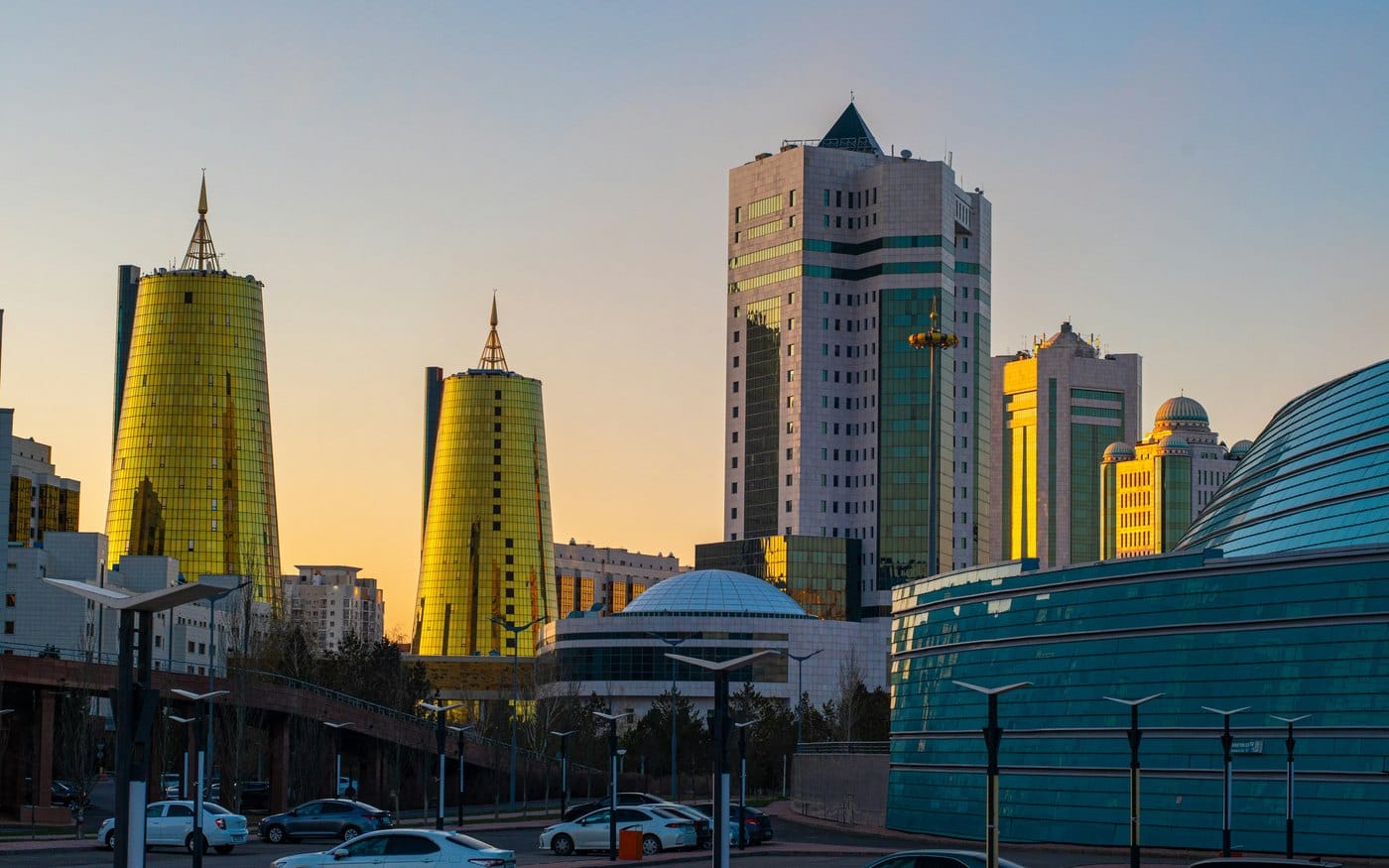 Деловой квартал Астаны на закате